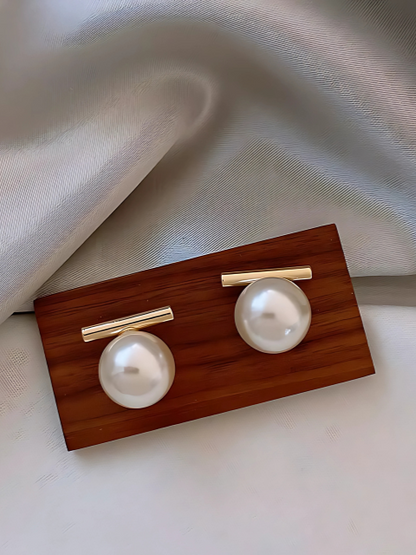 The Lola Pearl Studs